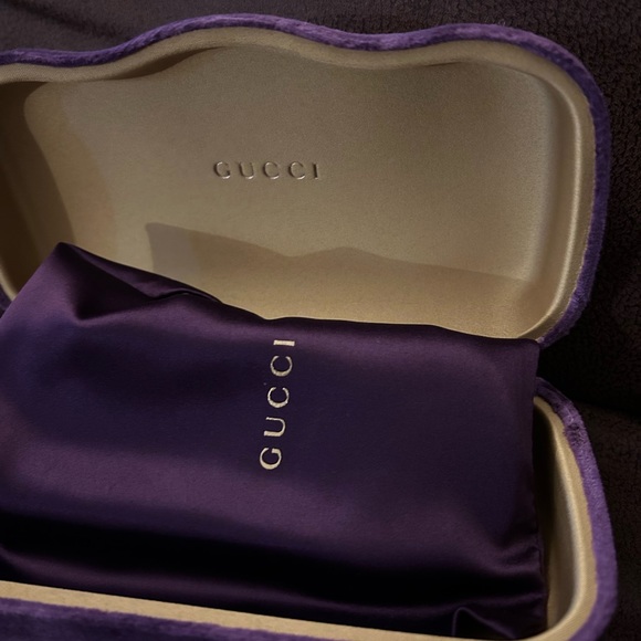 Authentic Female Gucci Glasses Comes with Original Case and Gucci Soft Silk Bag - Picture 4 of 10